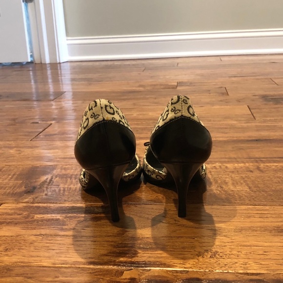Guess Pumps - Picture 4 of 7